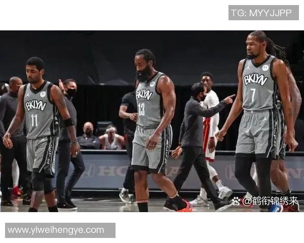 休斯顿火箭五小阵容显奇效！杜兰特准绝杀+申京内线统治力，客场逆转雄鹿终结连败